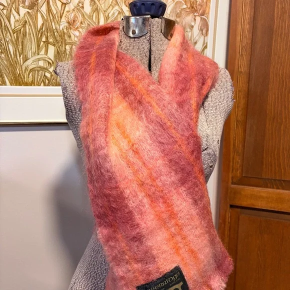 Vintage Handmade Creebridge Scottish Mohair/Wool Blend pink scarf and hat combo - Picture 5 of 7